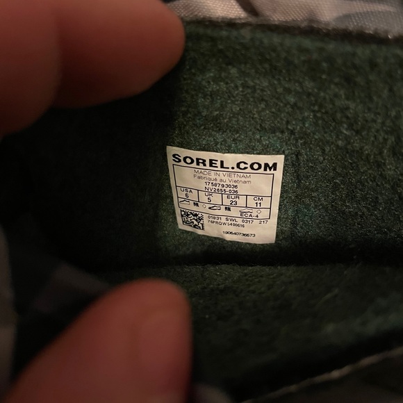 Kid’s Sorel Winter Boots - Picture 3 of 5